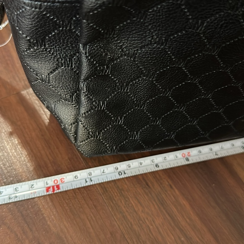 Steve Madden Quilted Black Toiletry Travel Bag - Picture 8 of 9